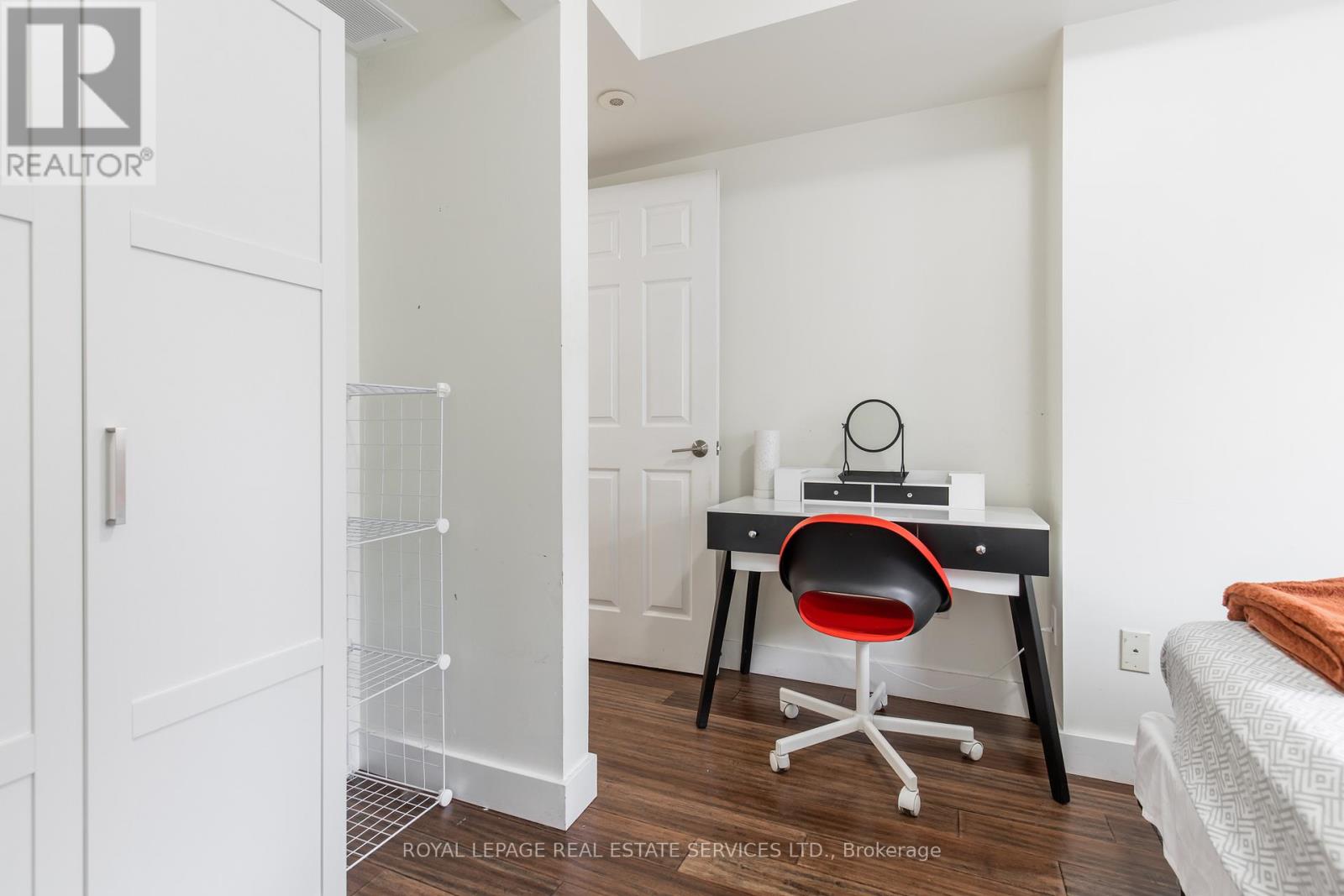 #272 4975 SOUTHAMPTON DRIVE - 25