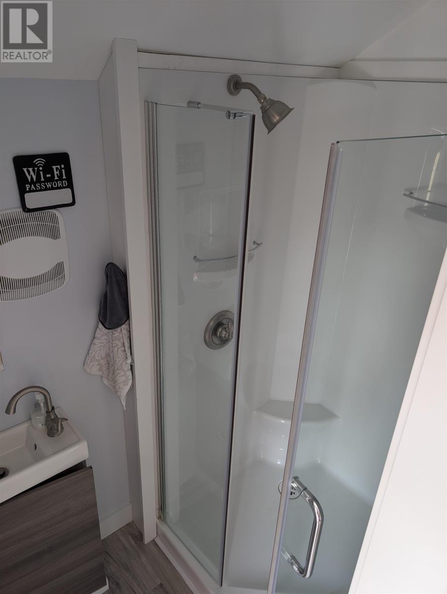 46 ANNE COURT - 13