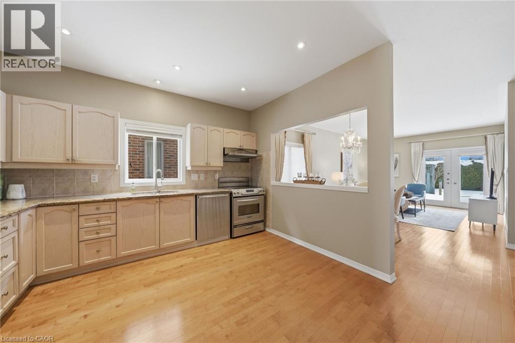 46 MANITOULIN Trail, Hamilton, Ontario, L9B2X8 — Photo 7