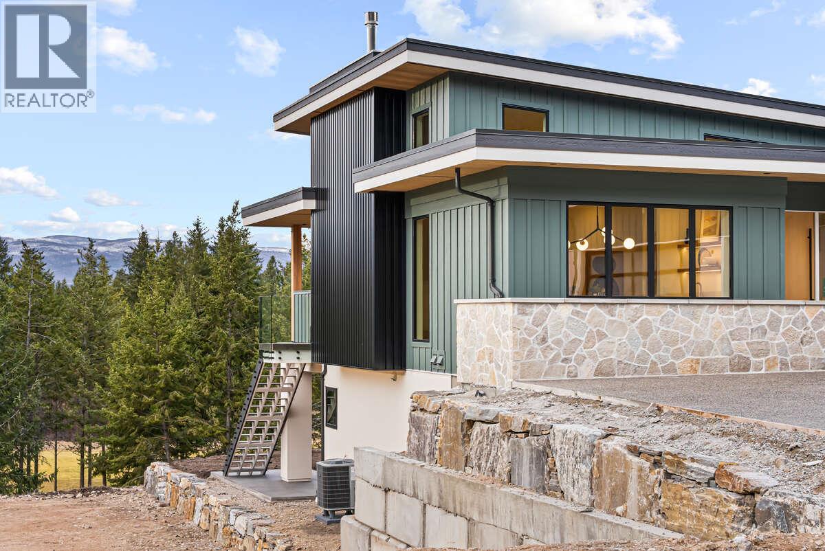  862 Predator Ridge Drive, Vernon