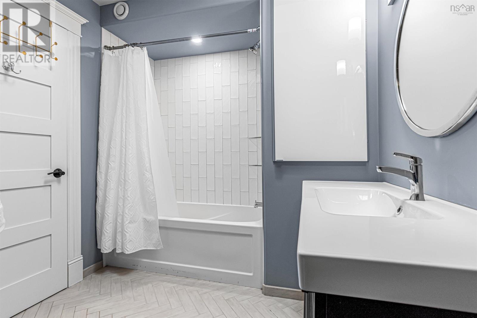 Property 24 of 49 of 102 Ingram Drive