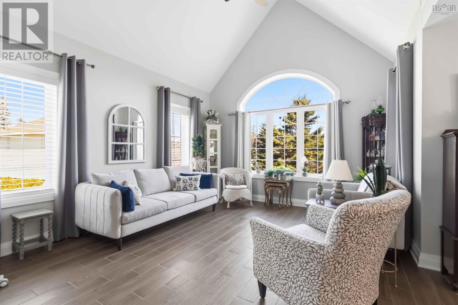 Property 18 of 48 of 9 Crescent Point Lane