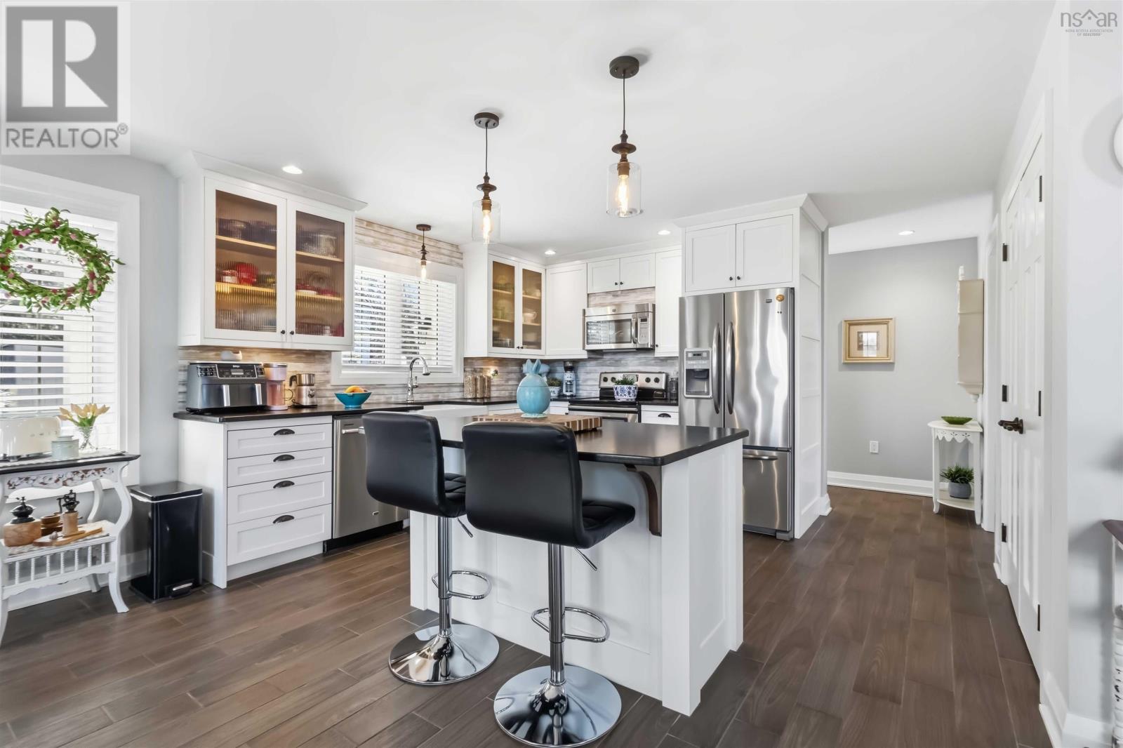 Property 24 of 48 of 9 Crescent Point Lane