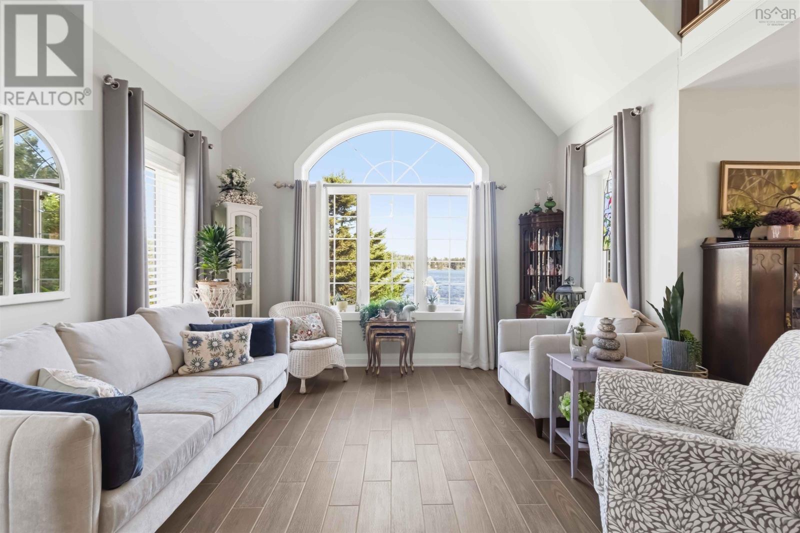 Property 19 of 48 of 9 Crescent Point Lane