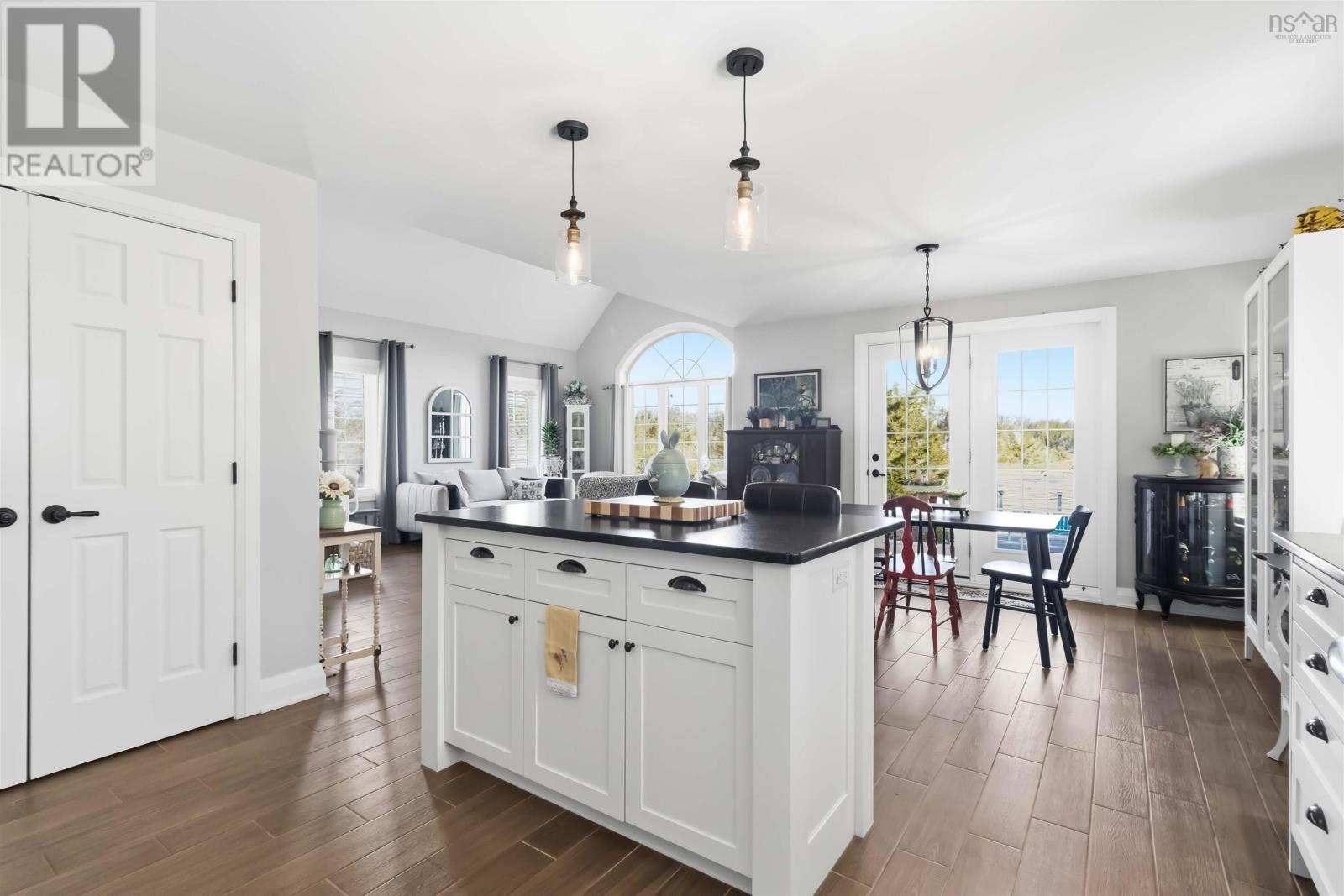 Property 27 of 48 of 9 Crescent Point Lane