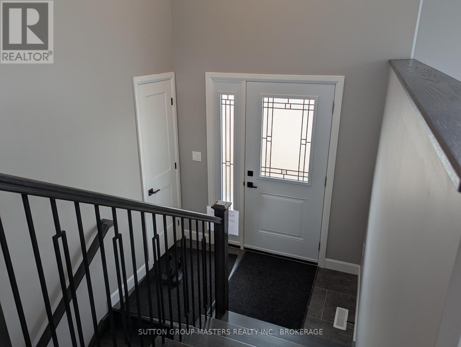 104 BITTERSWEET ROAD — photo 4