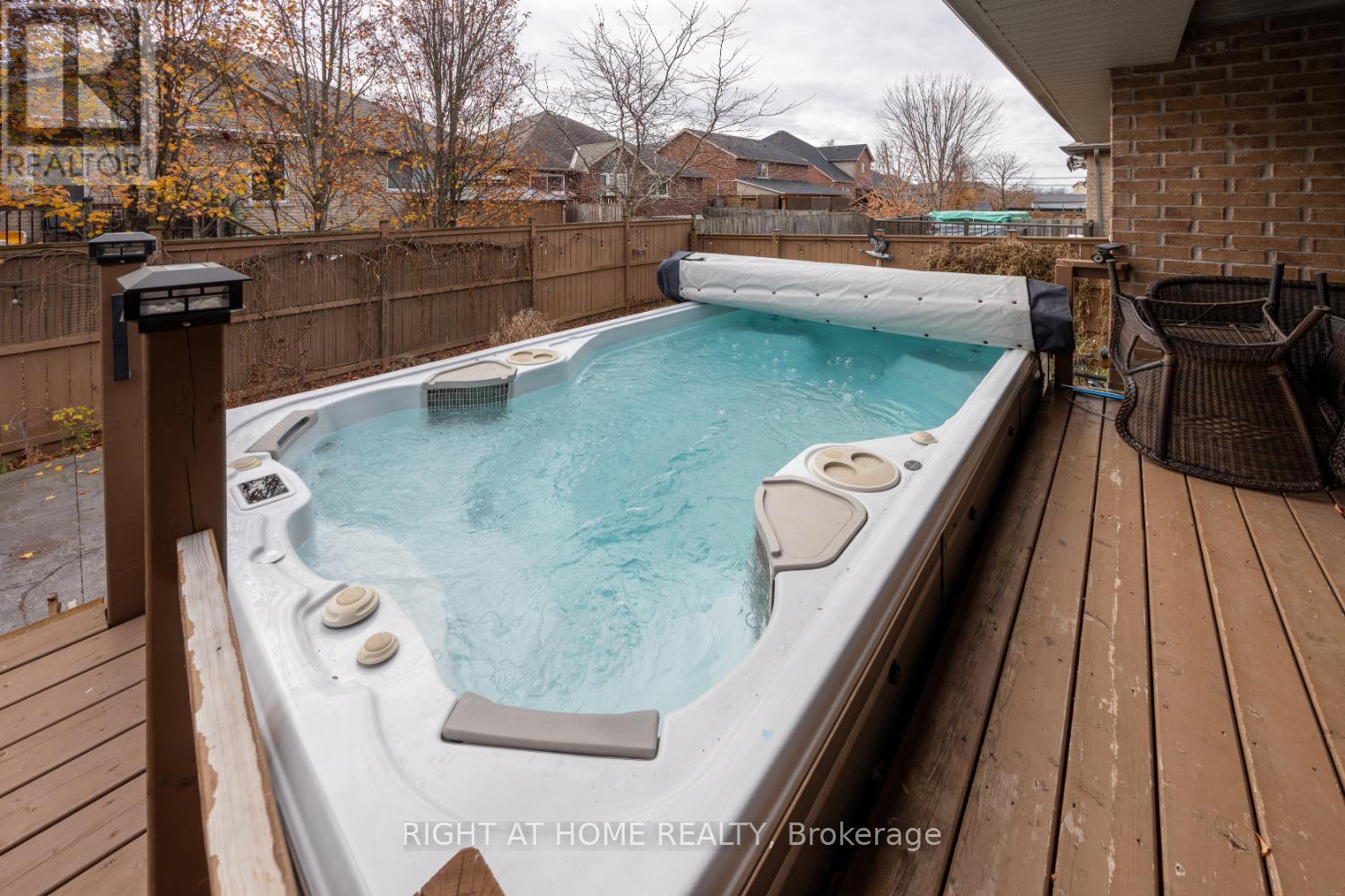 22 LAVENDER PLACE - 26