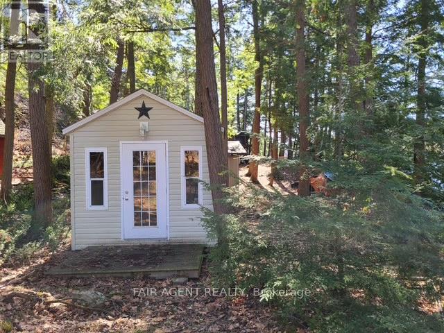 25 GOODS ISLAND - 18