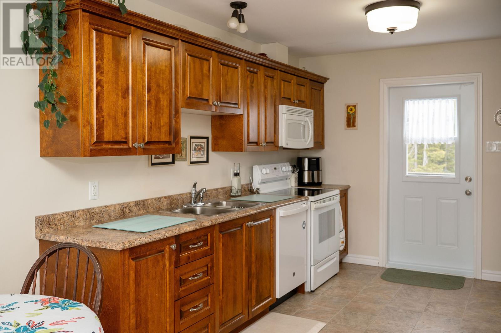 23 RUSSELL STREET - 10