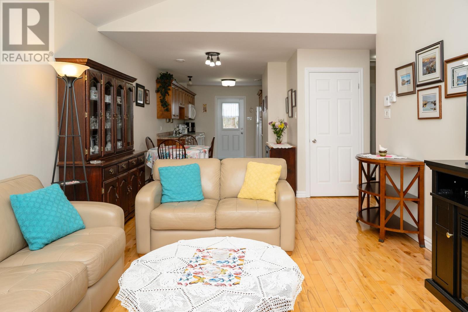 23 RUSSELL STREET - 6