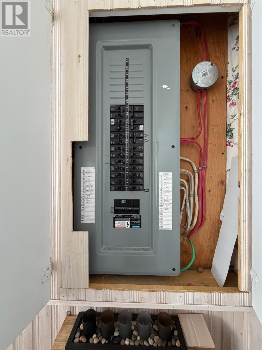 47 HILLVIEW DRIVE - 11