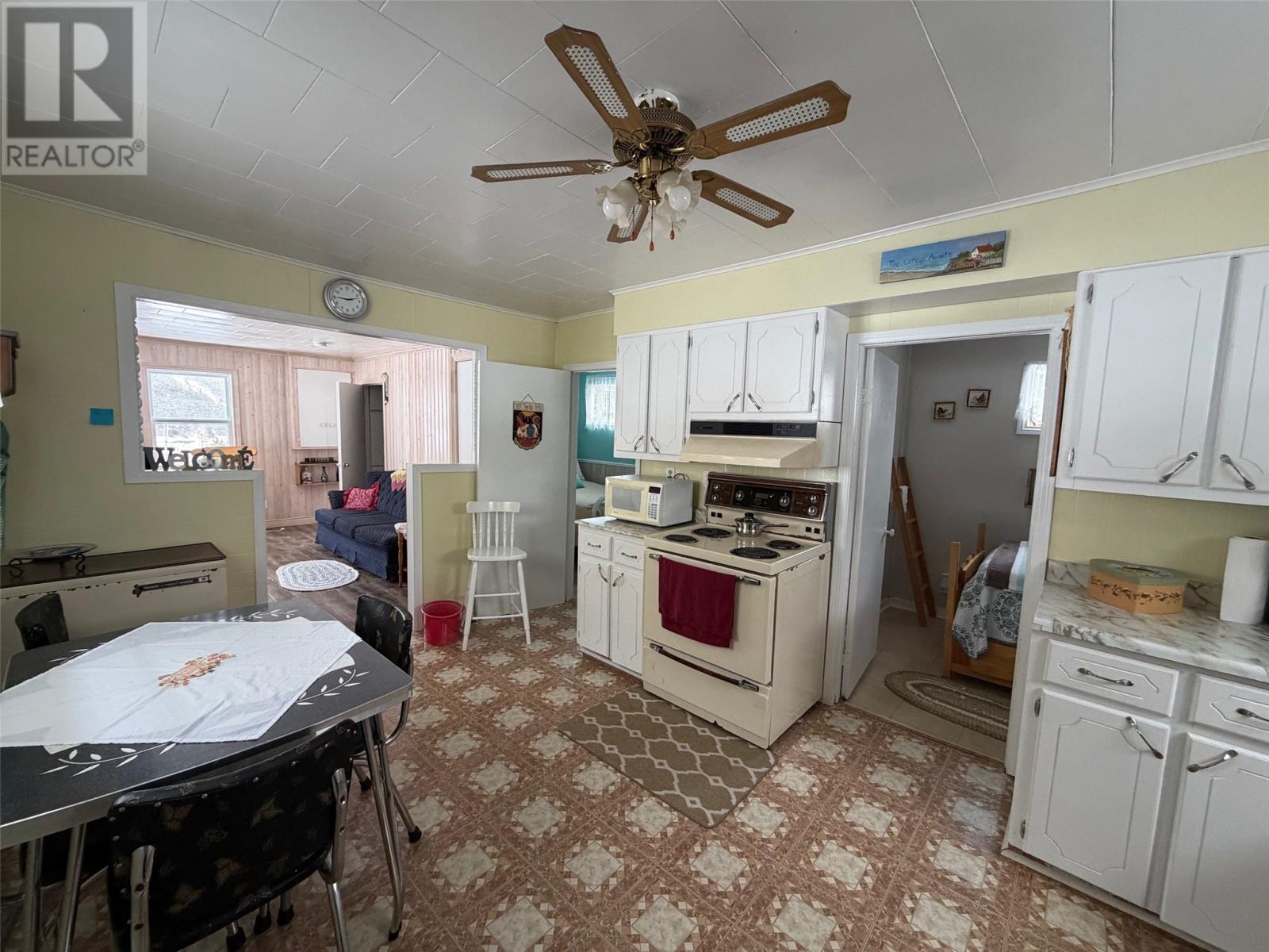 47 HILLVIEW DRIVE - 4