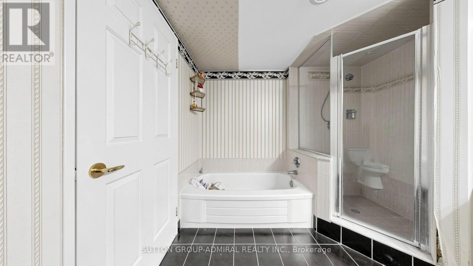 #610 30 GREENFIELD AVENUE - 22