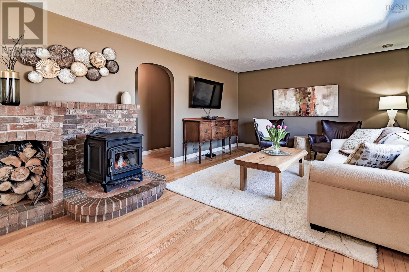 Property 19 of 47 of 665 Maple Street