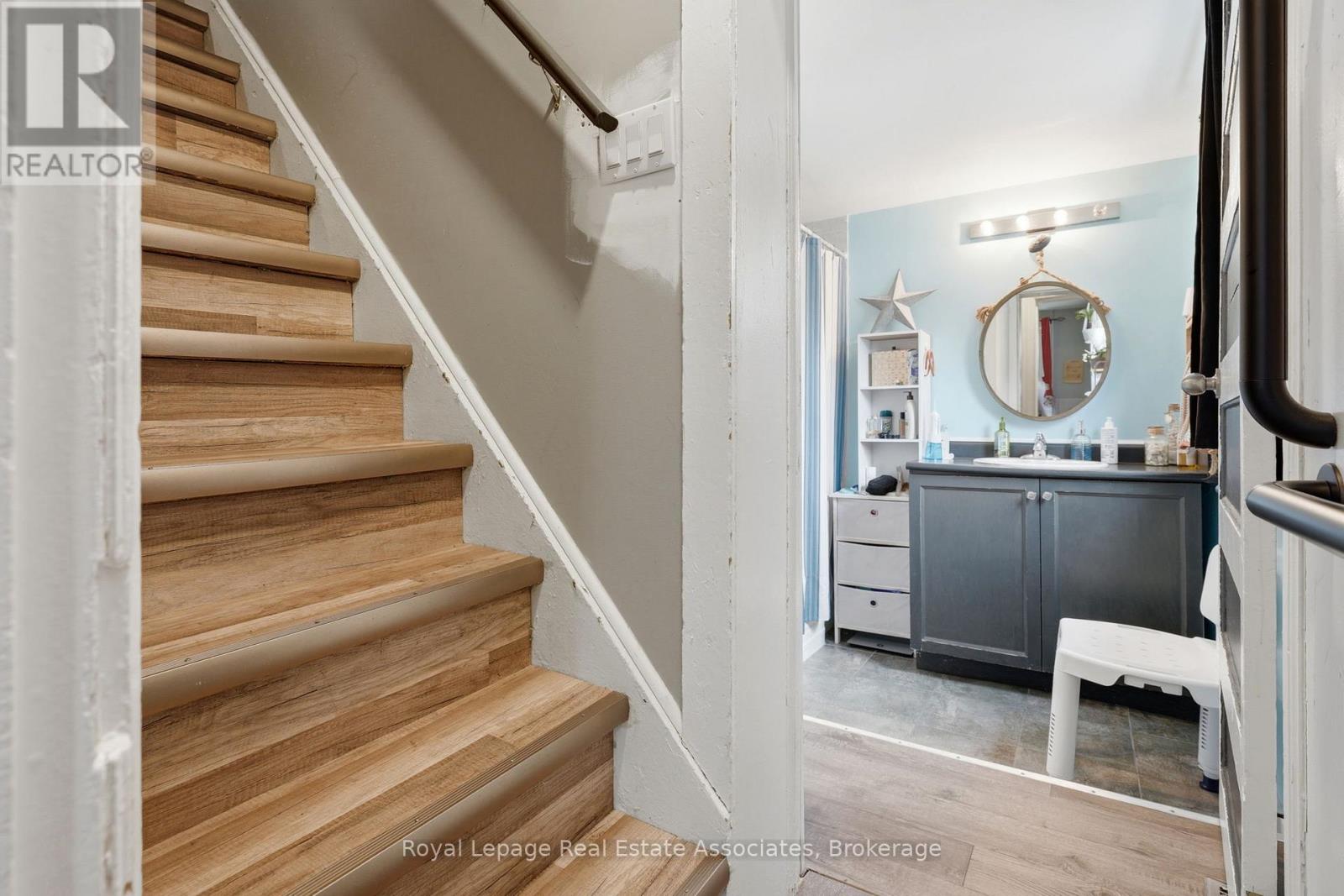 557 MAIN STREET E - 19