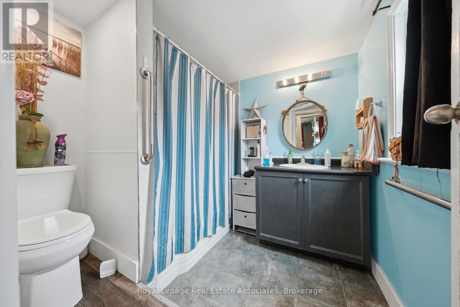 557 MAIN STREET E - 20