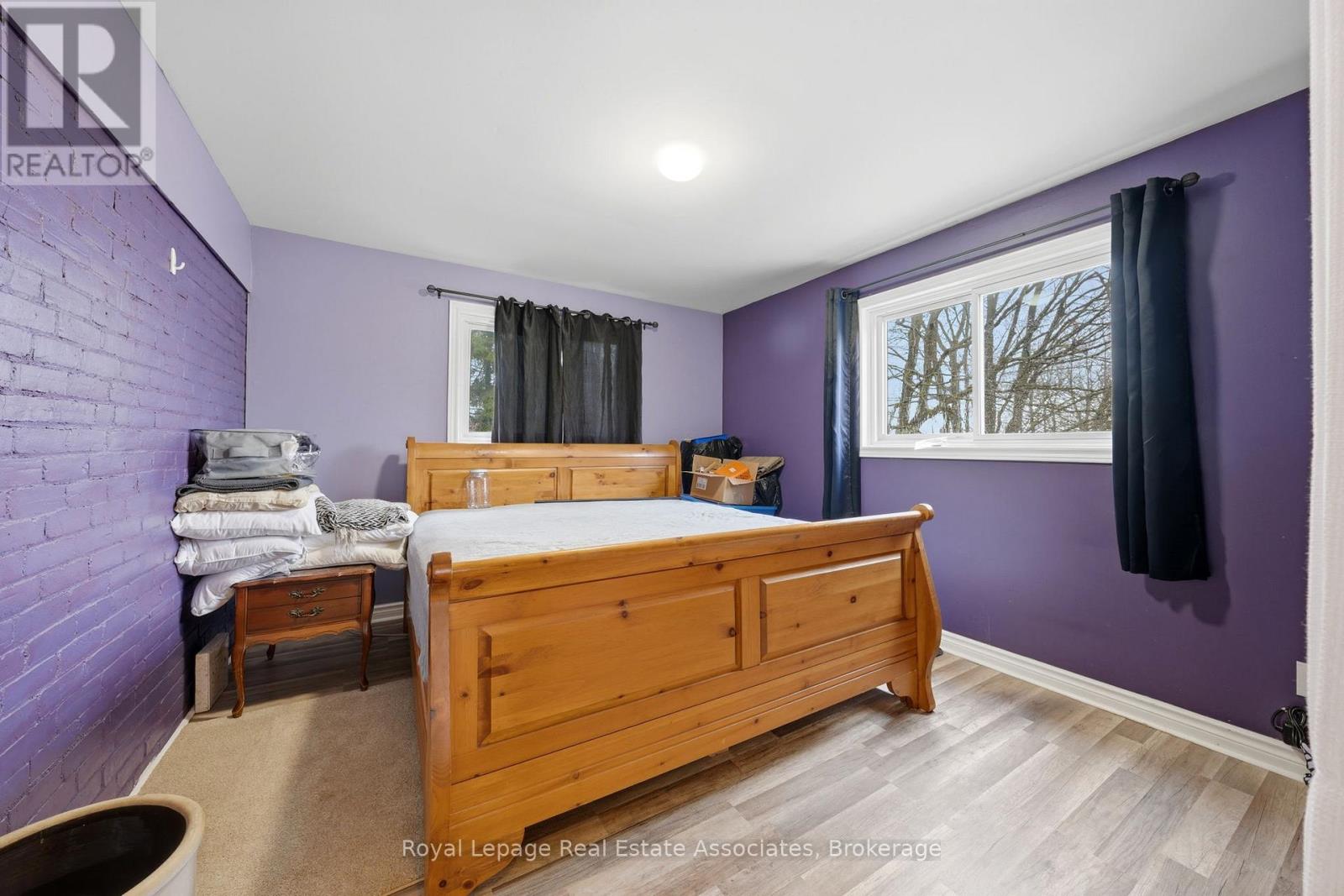 557 MAIN STREET E - 22