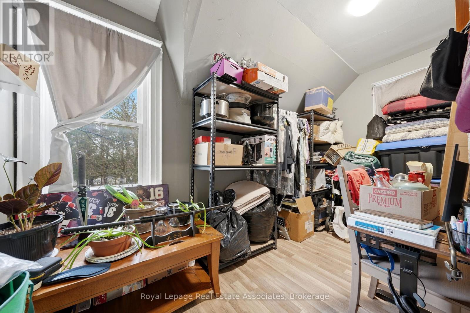 557 MAIN STREET E - 28