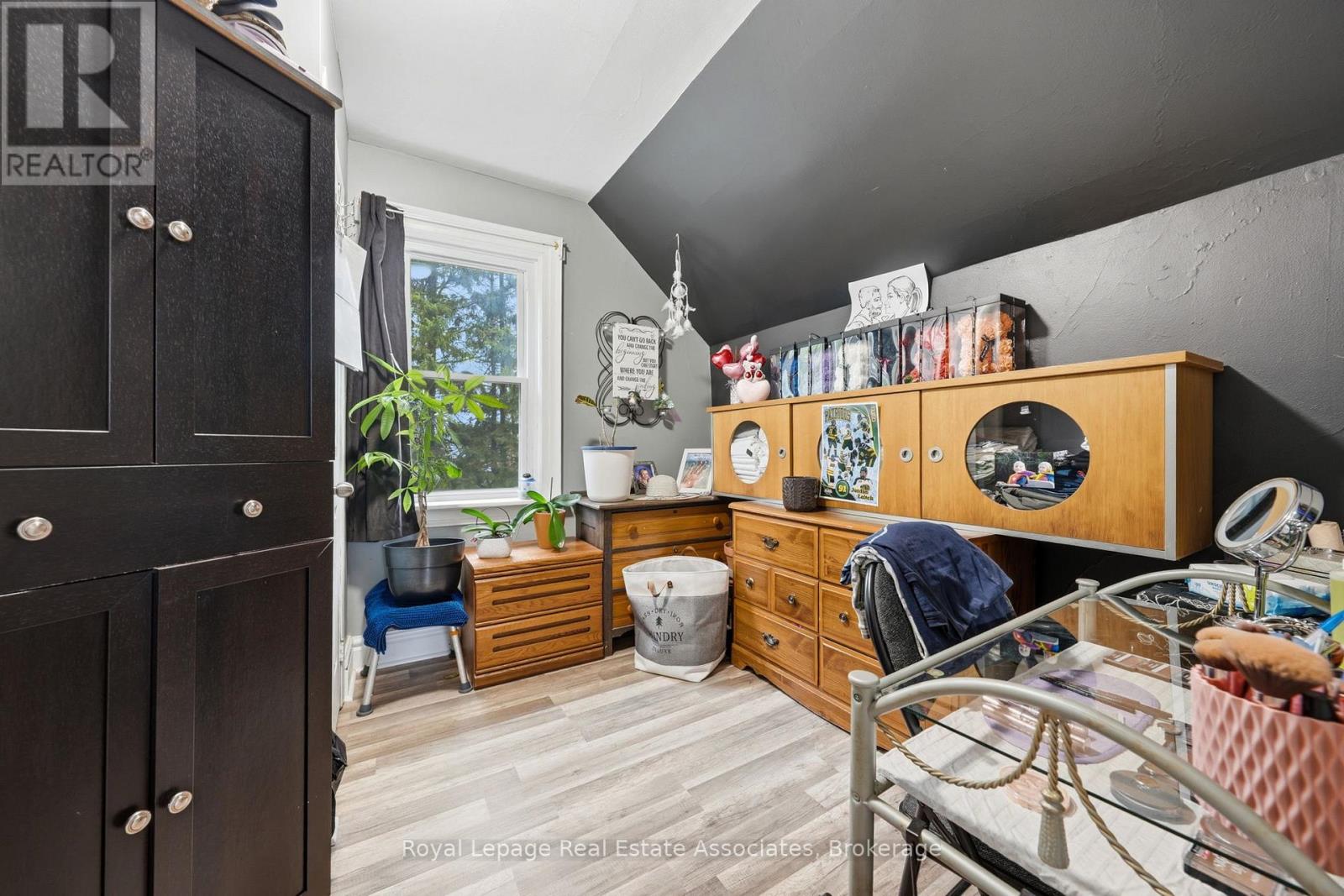 557 MAIN STREET E - 29