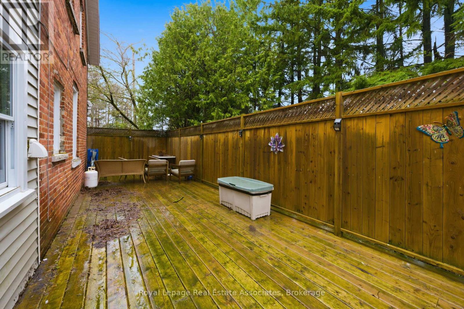 557 MAIN STREET E - 31