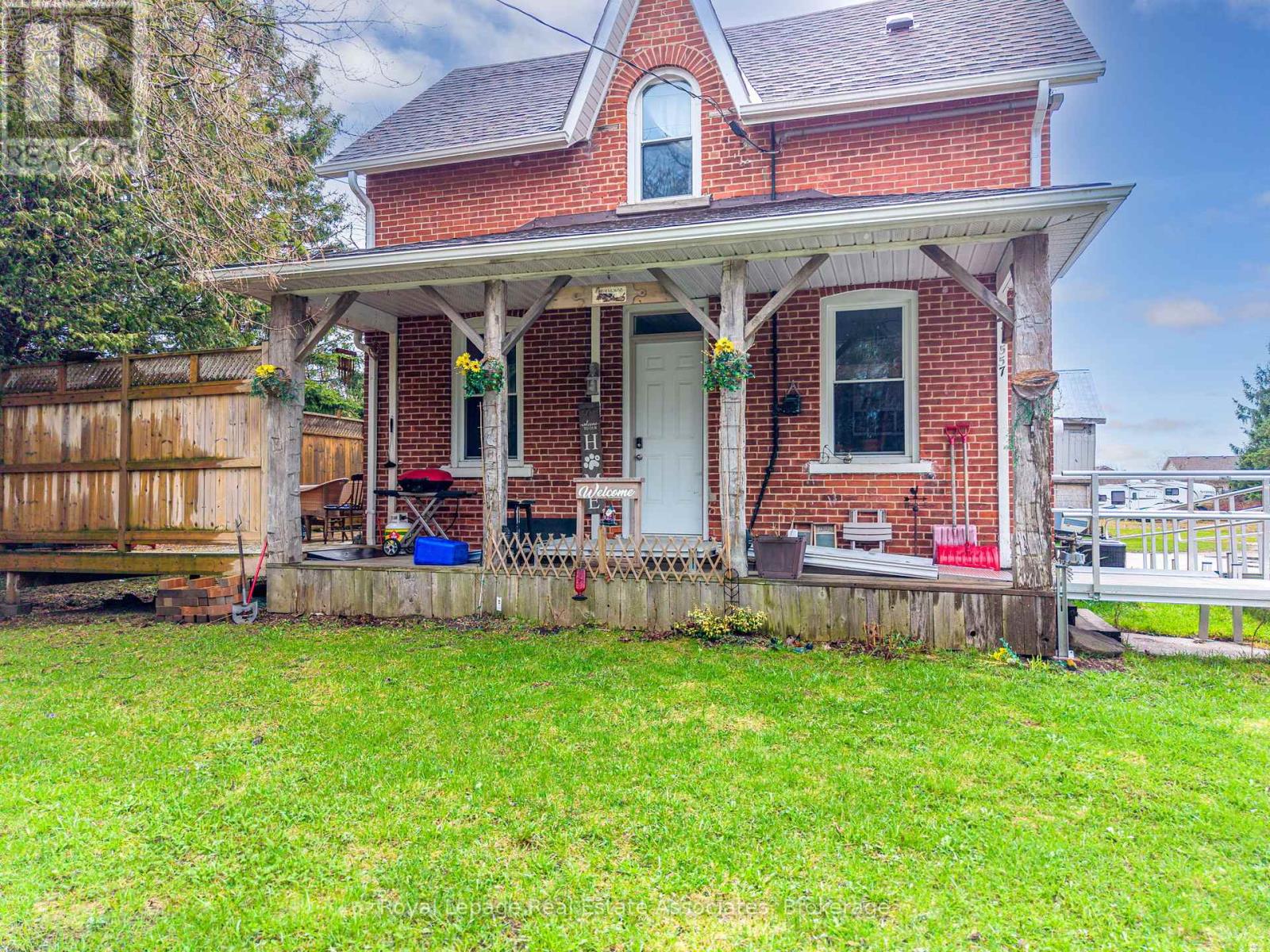 557 MAIN STREET E - 45