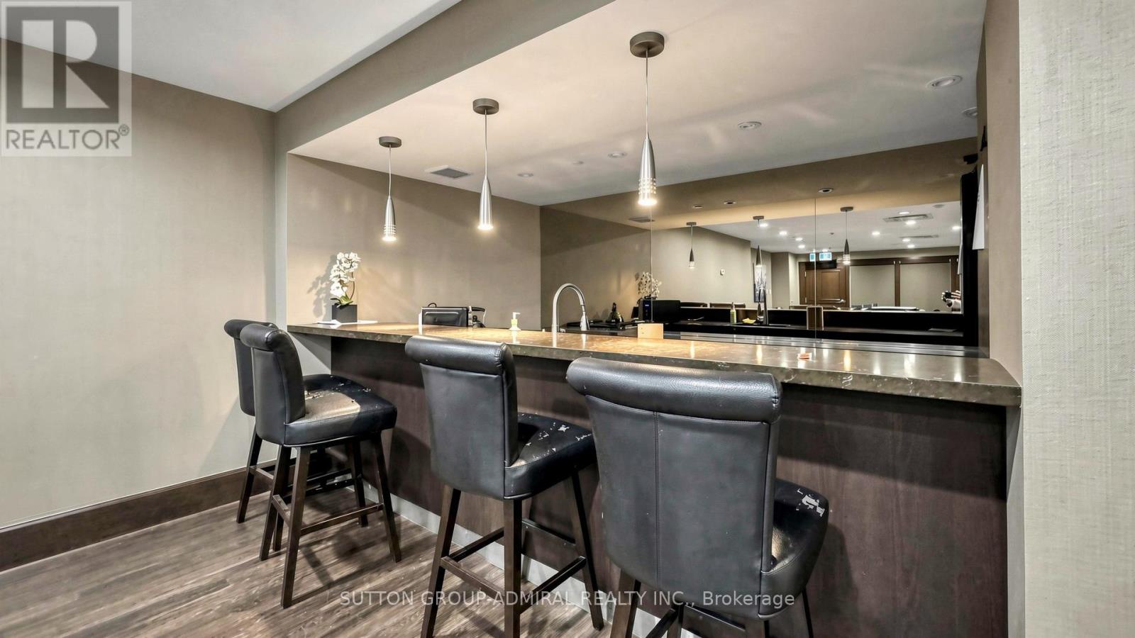 #610 30 GREENFIELD AVENUE - 34
