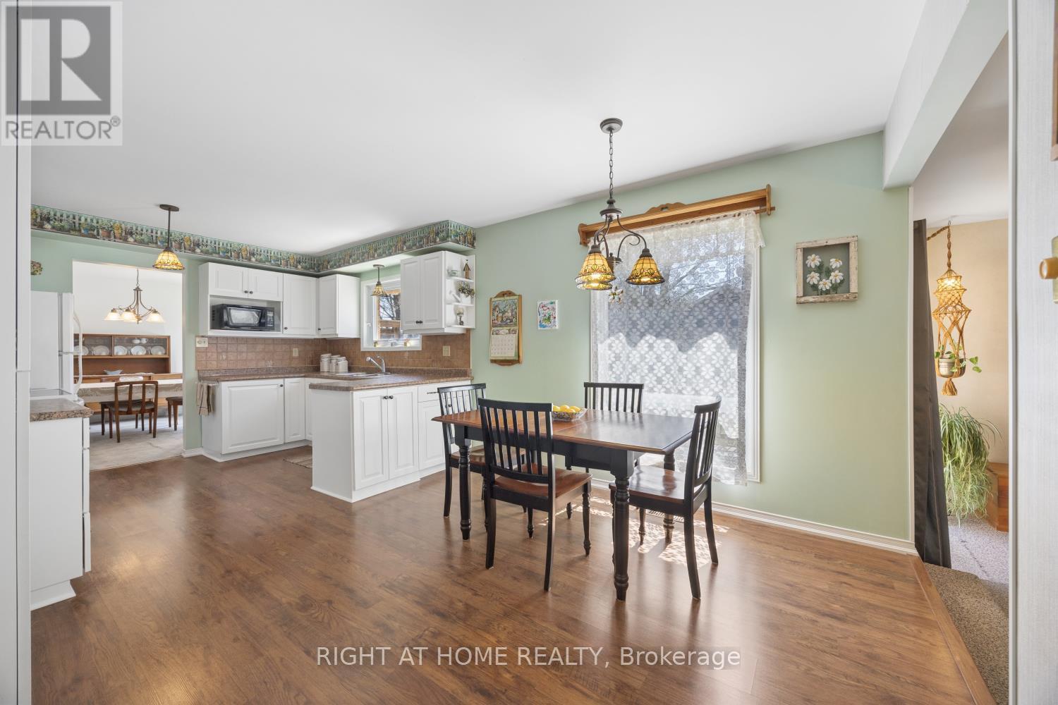 121 ROBMAR CRESCENT - 19