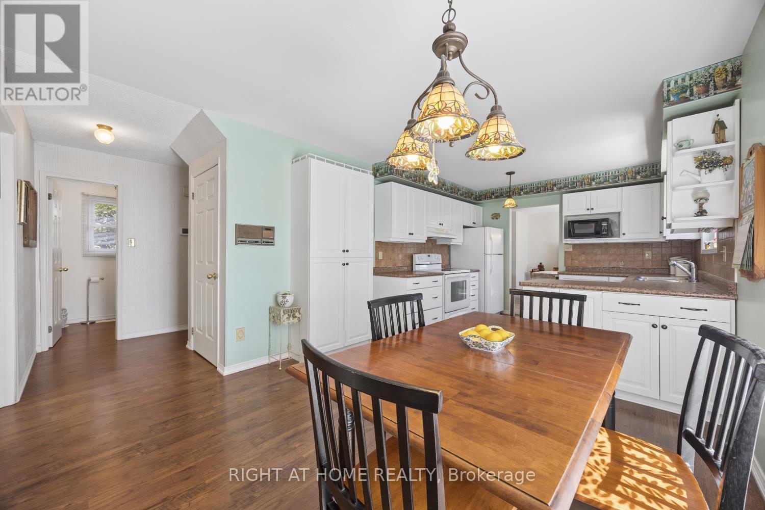 121 ROBMAR CRESCENT - 20