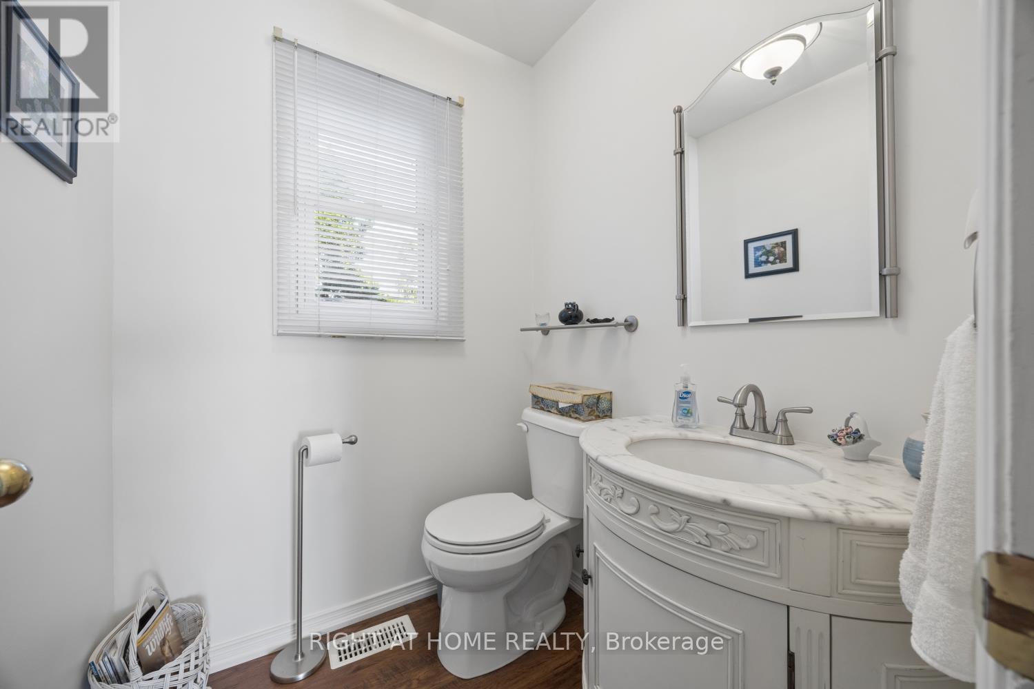 121 ROBMAR CRESCENT - 28