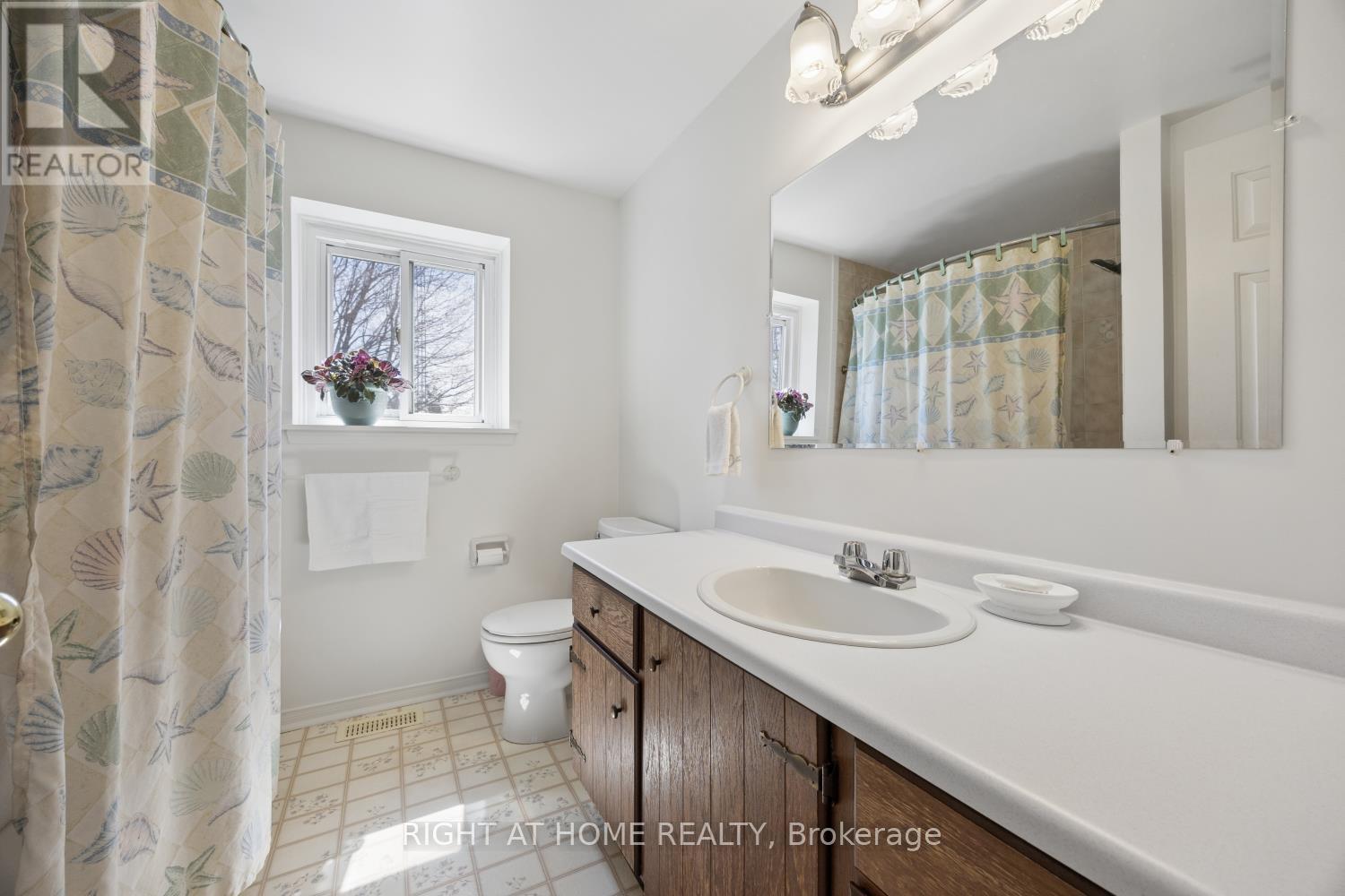121 ROBMAR CRESCENT - 37
