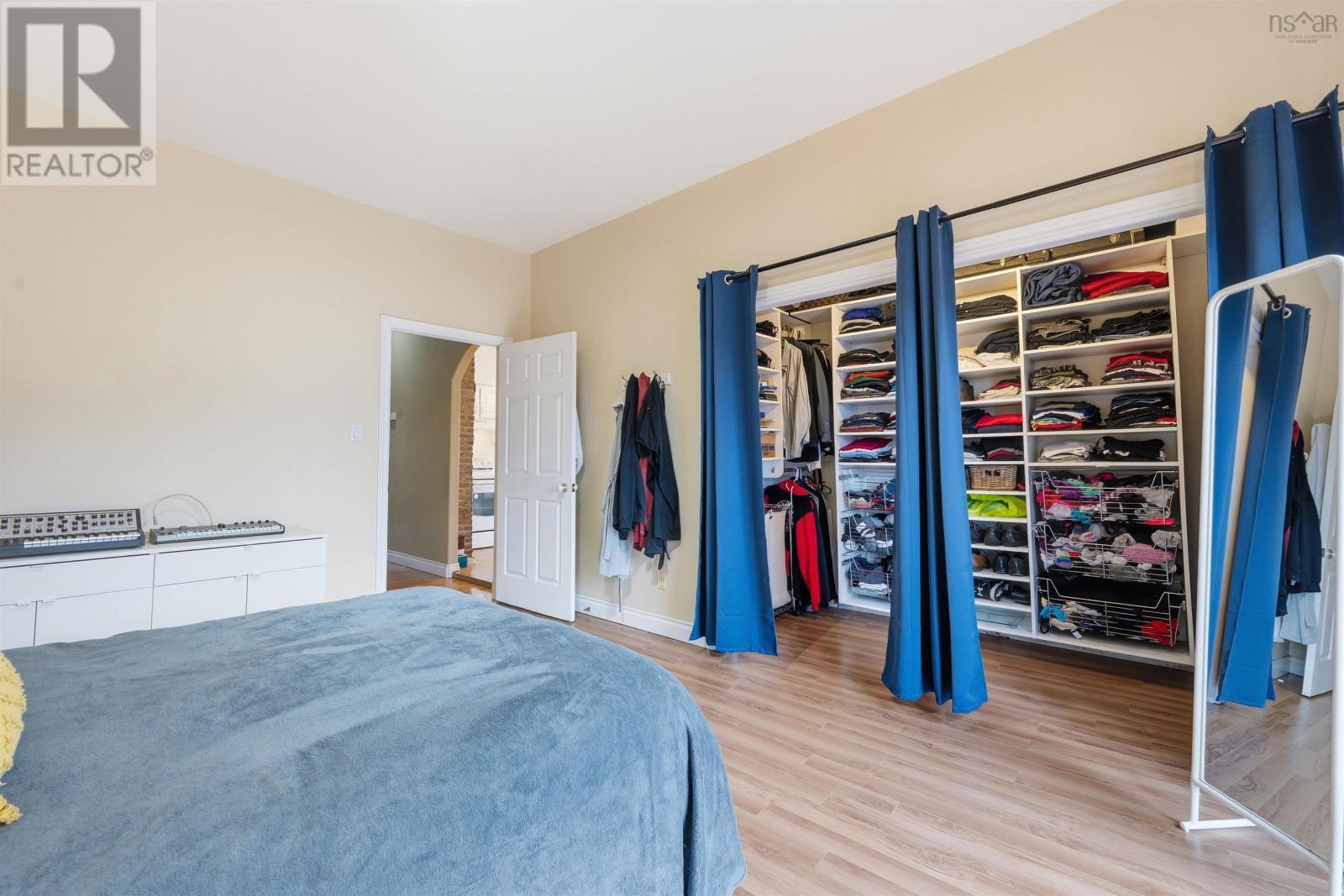 Property 28 of 37 of 6141/6143 Duncan Street Street