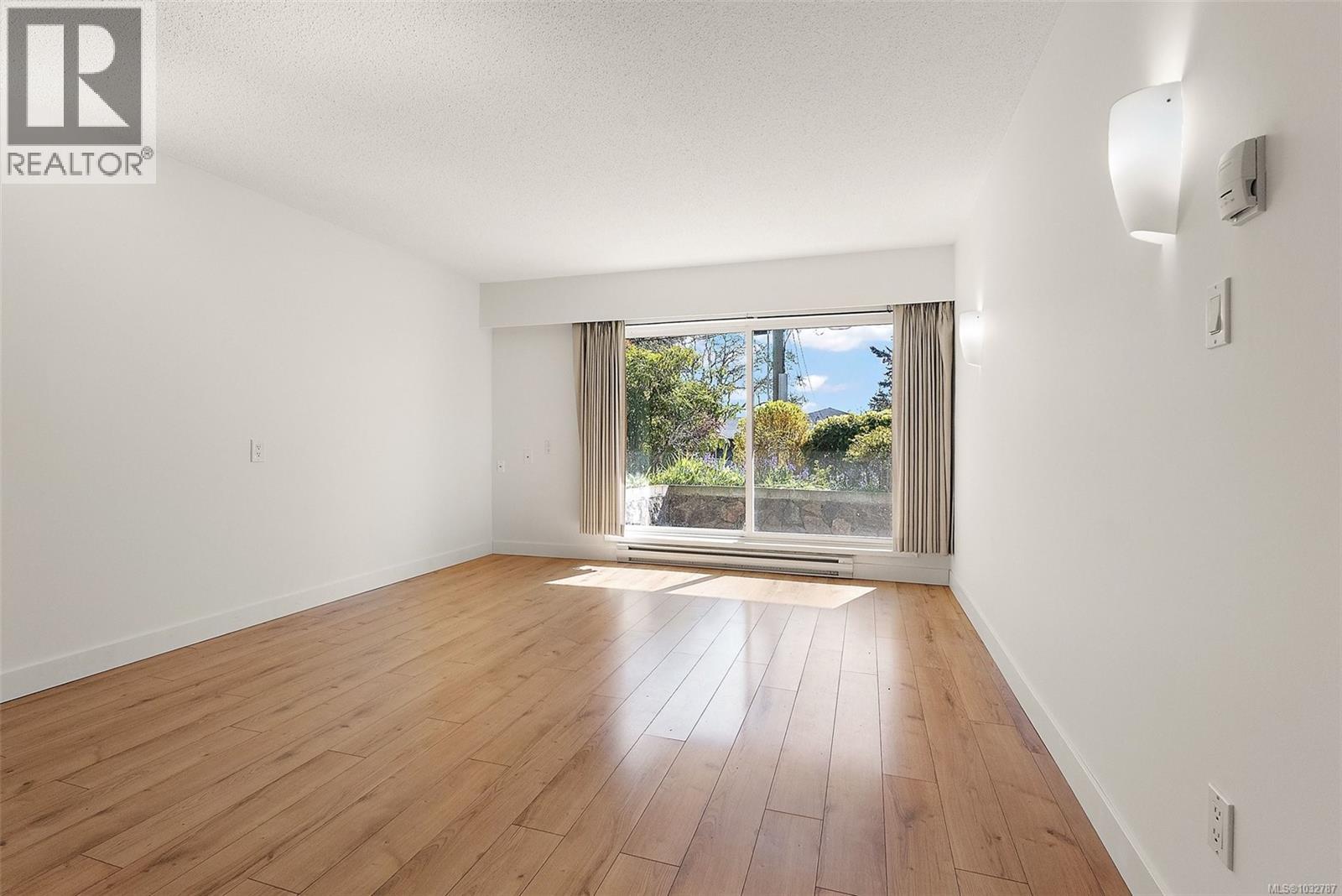 #105 710 Lampson St - 4