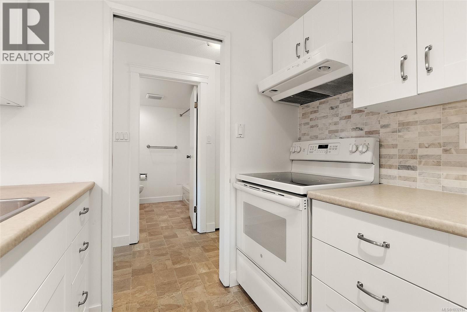 #105 710 Lampson St - 9