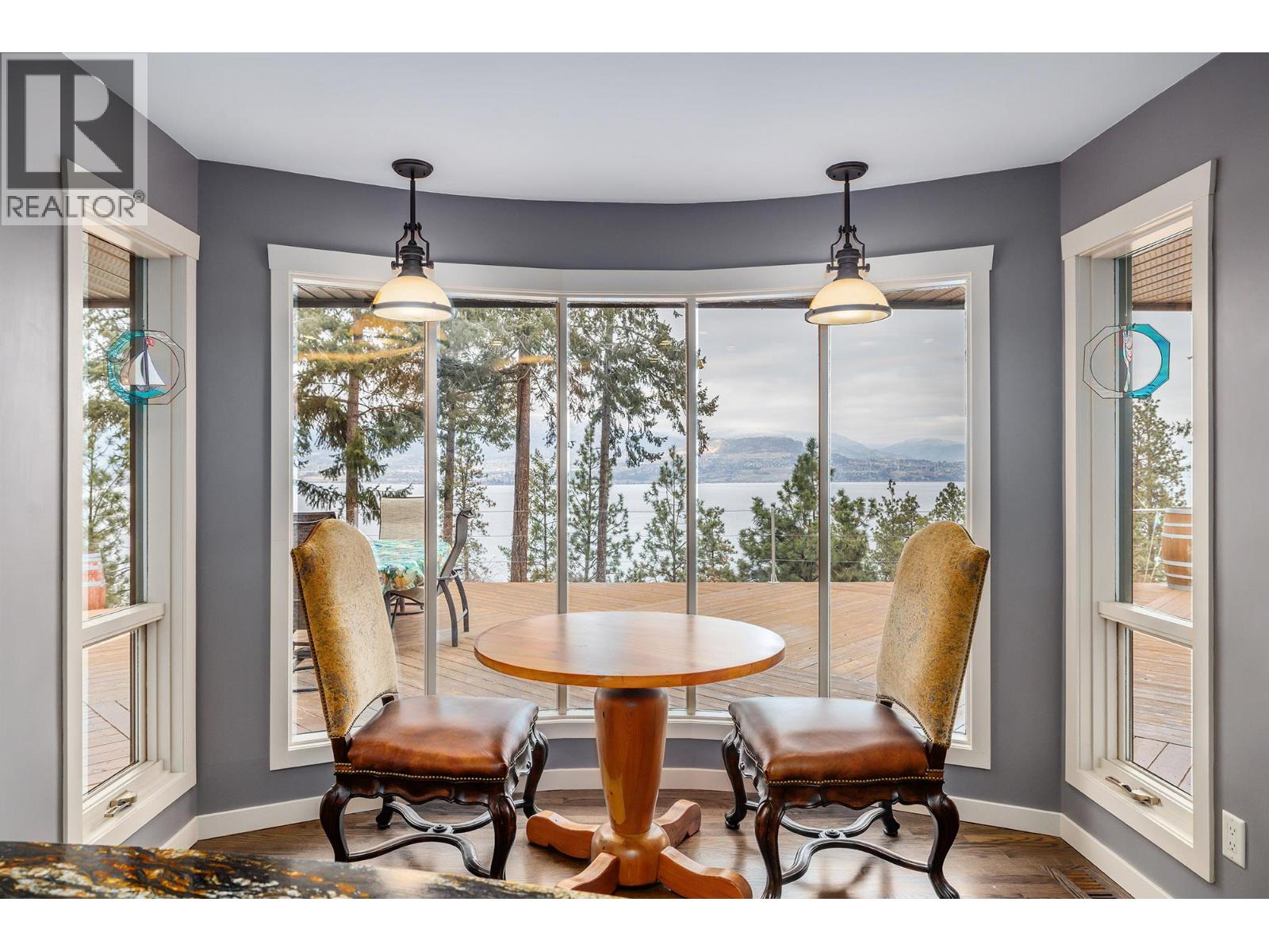 5715 Lakeshore Road - 14