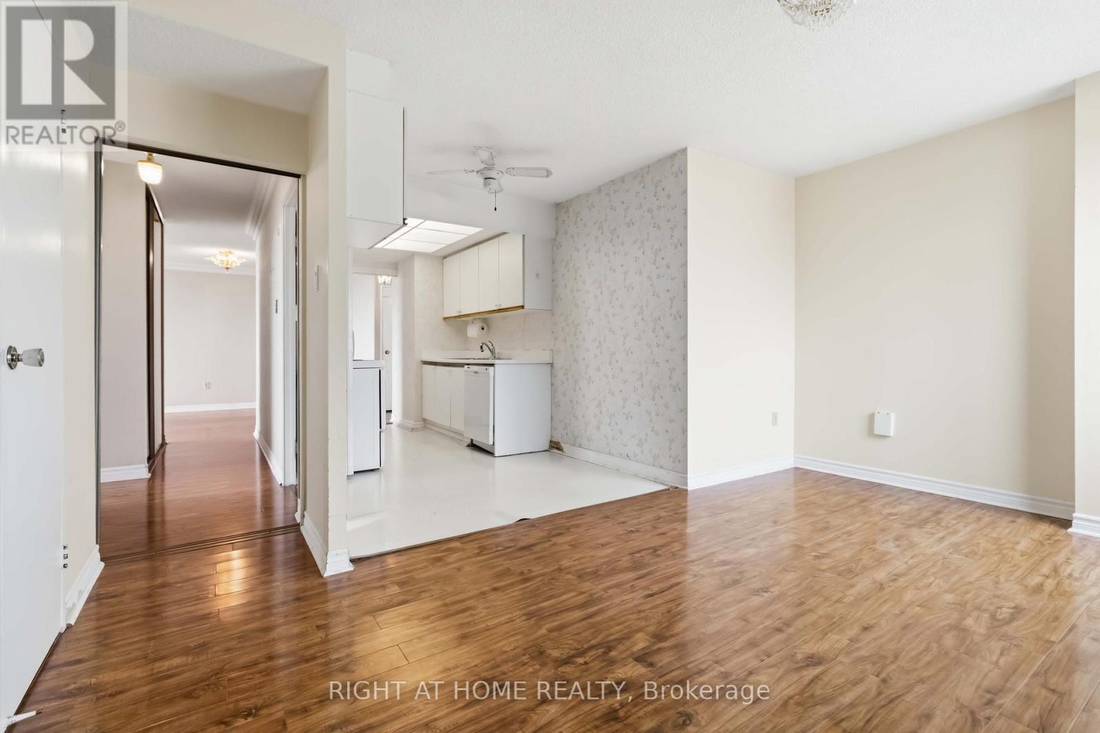 #2107 3100 KIRWIN AVENUE - 22