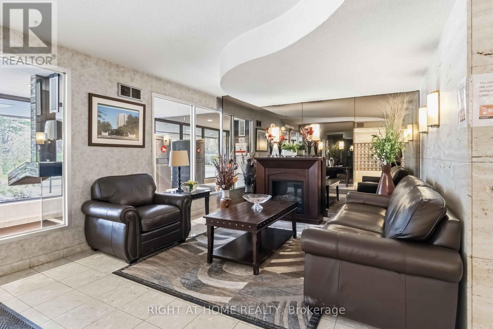 #2107 3100 KIRWIN AVENUE - 4