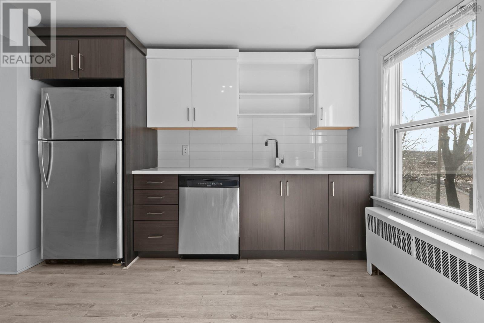 Property 7 of 48 of 3420/3430 Claremont Street