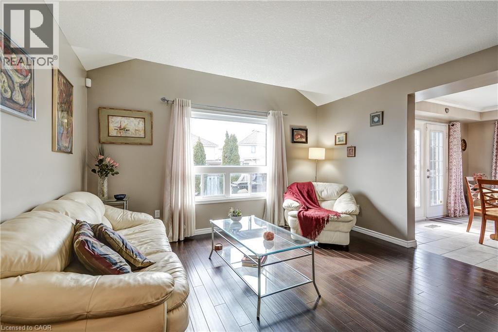 15 WAFFLER Crescent, Cambridge, Ontario, N1P1H6 — Photo 9