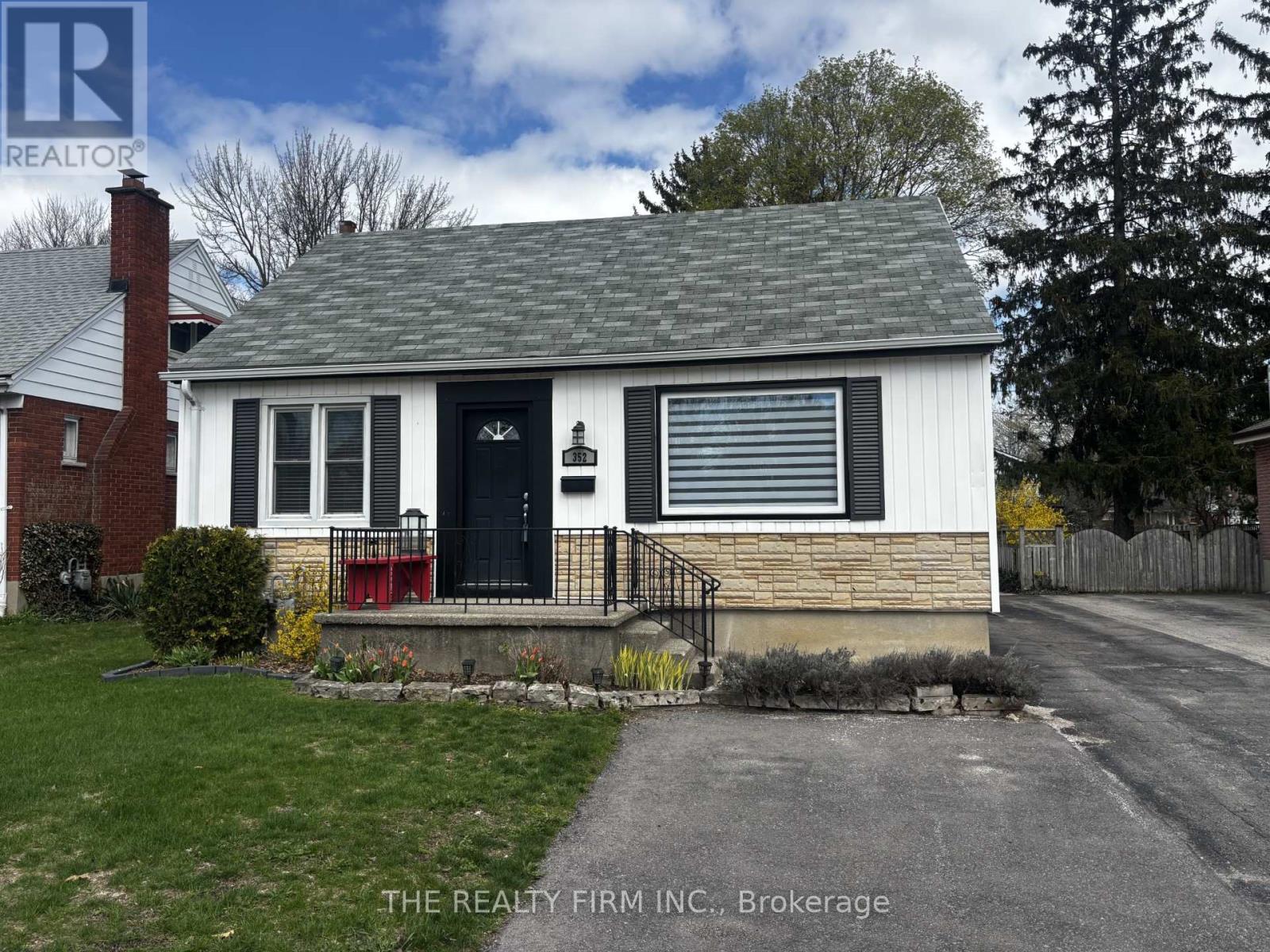 352 HALE STREET - 1