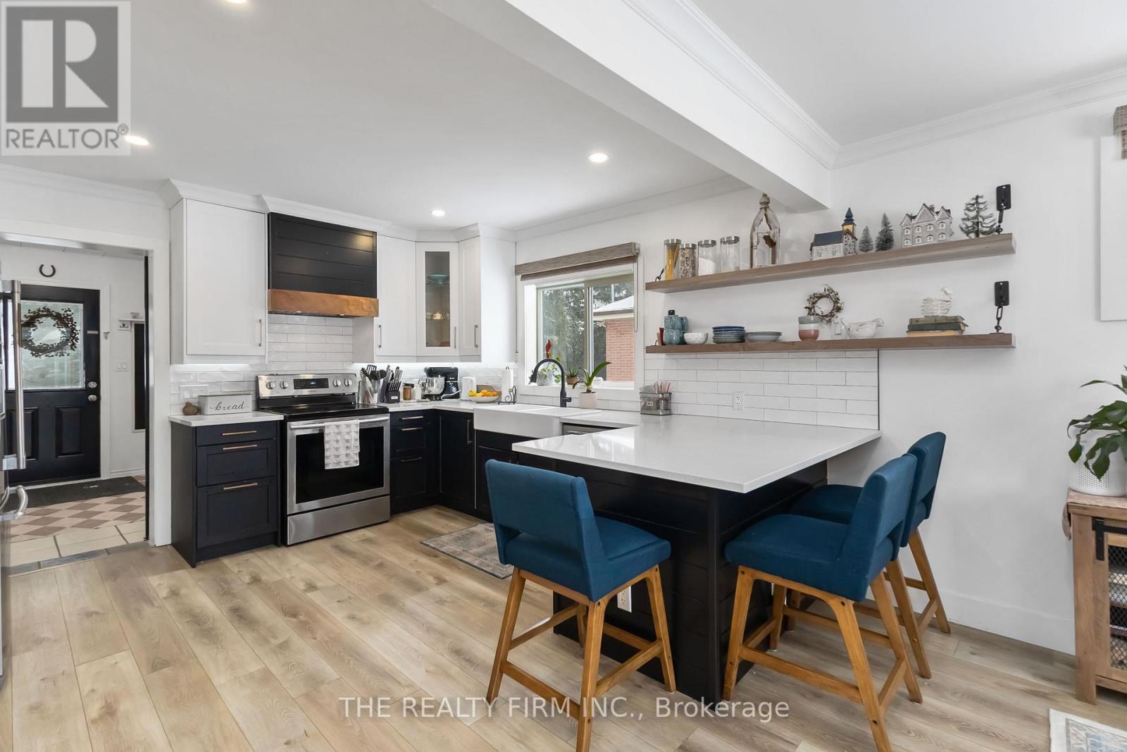 352 HALE STREET — photo 15