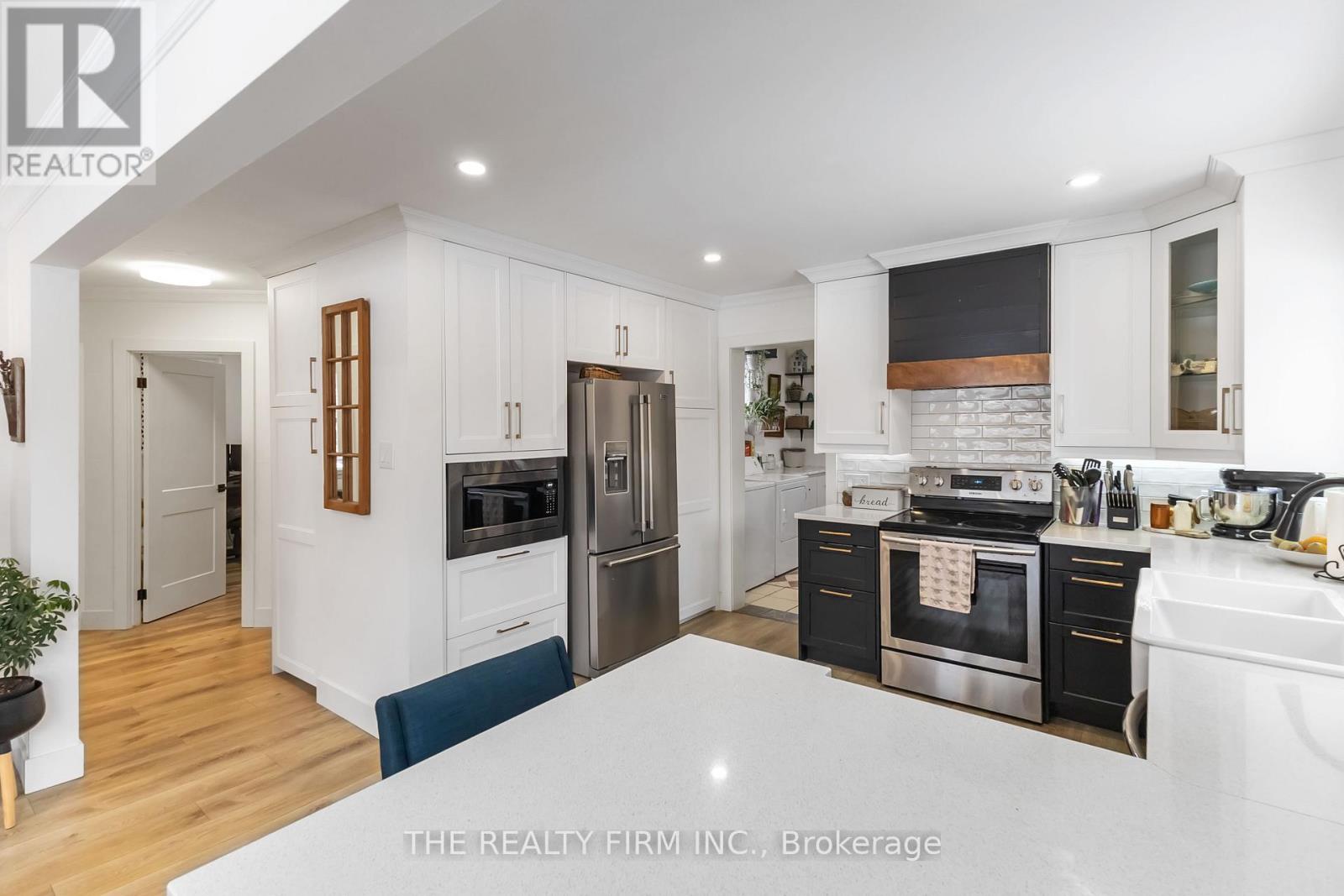 352 HALE STREET — photo 16