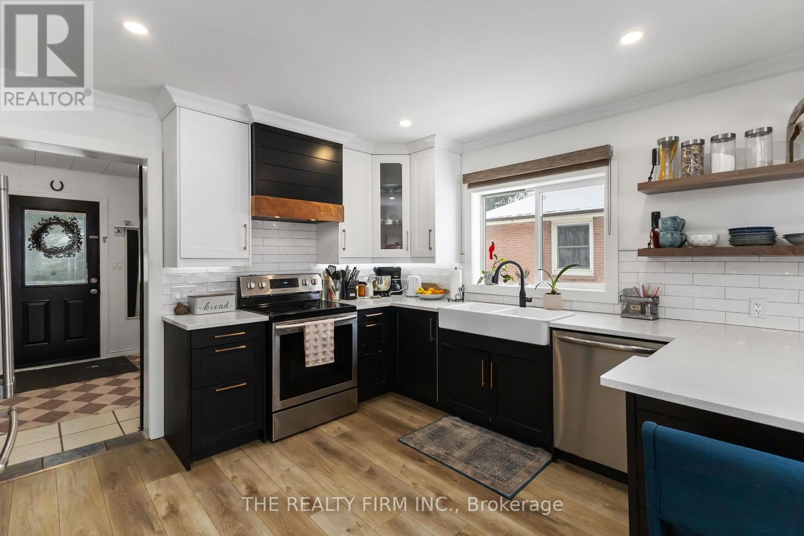 352 HALE STREET — photo 17