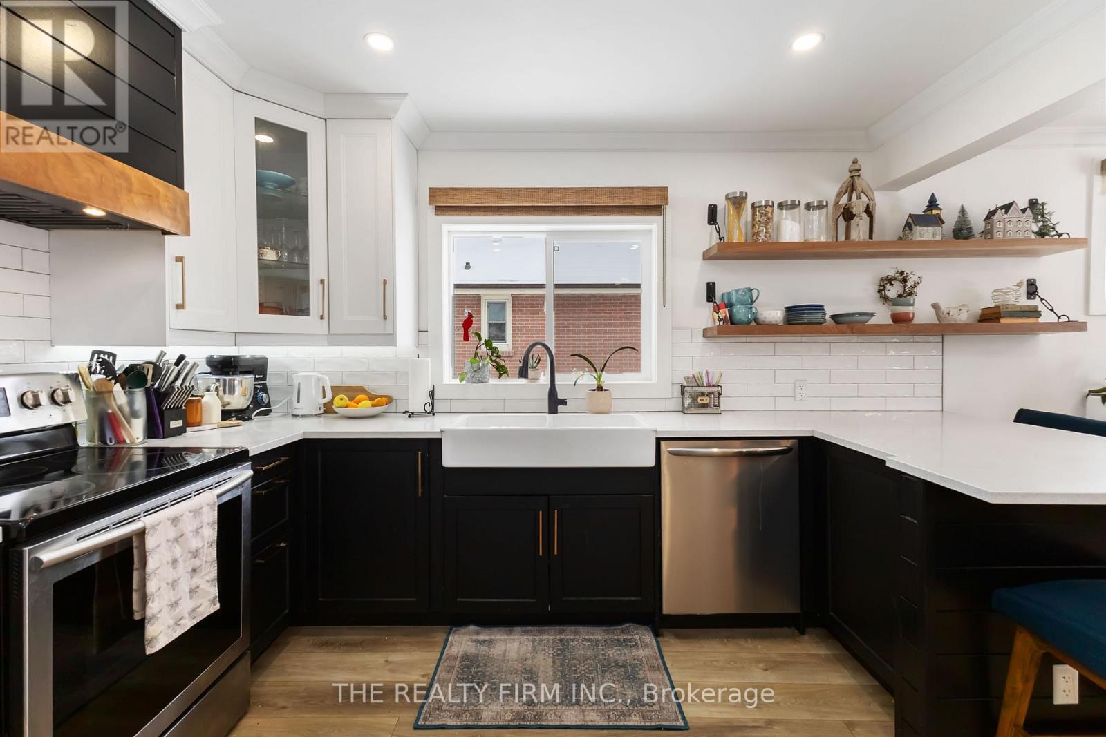 352 HALE STREET — photo 19