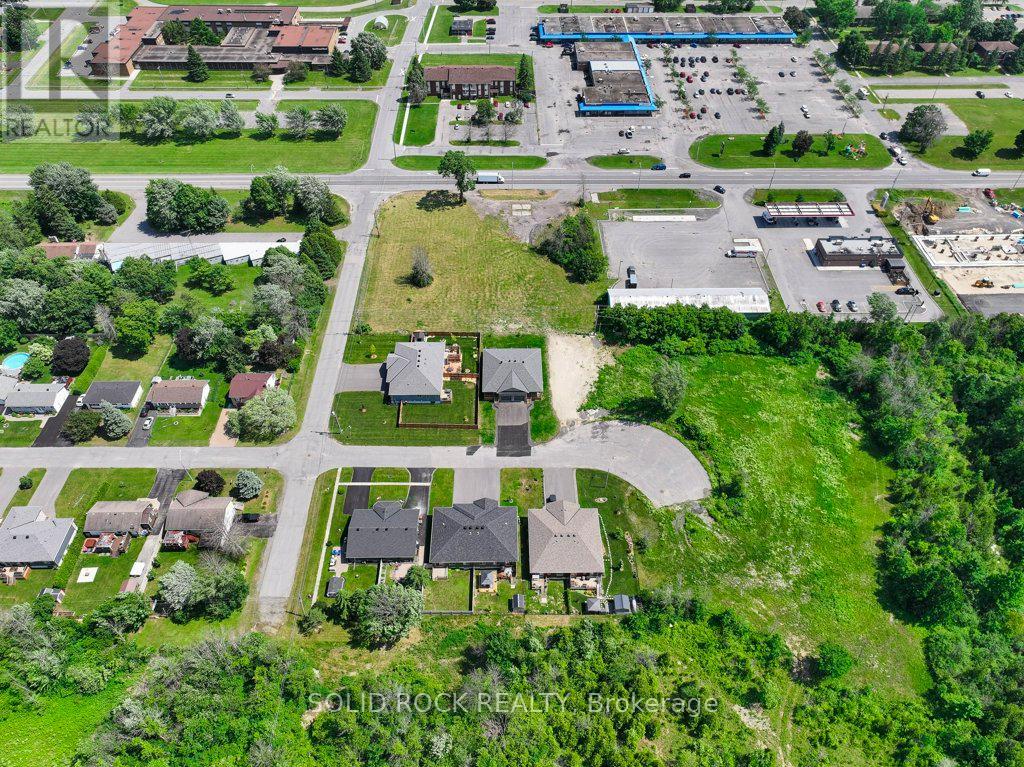 Close to 2 schools, nearby shopping centre & Tim's