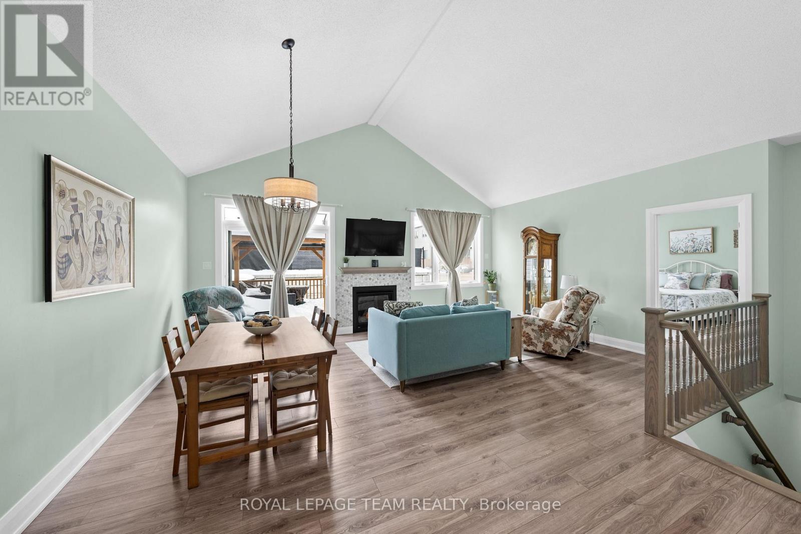 111 DUN SKIPPER DRIVE - 18