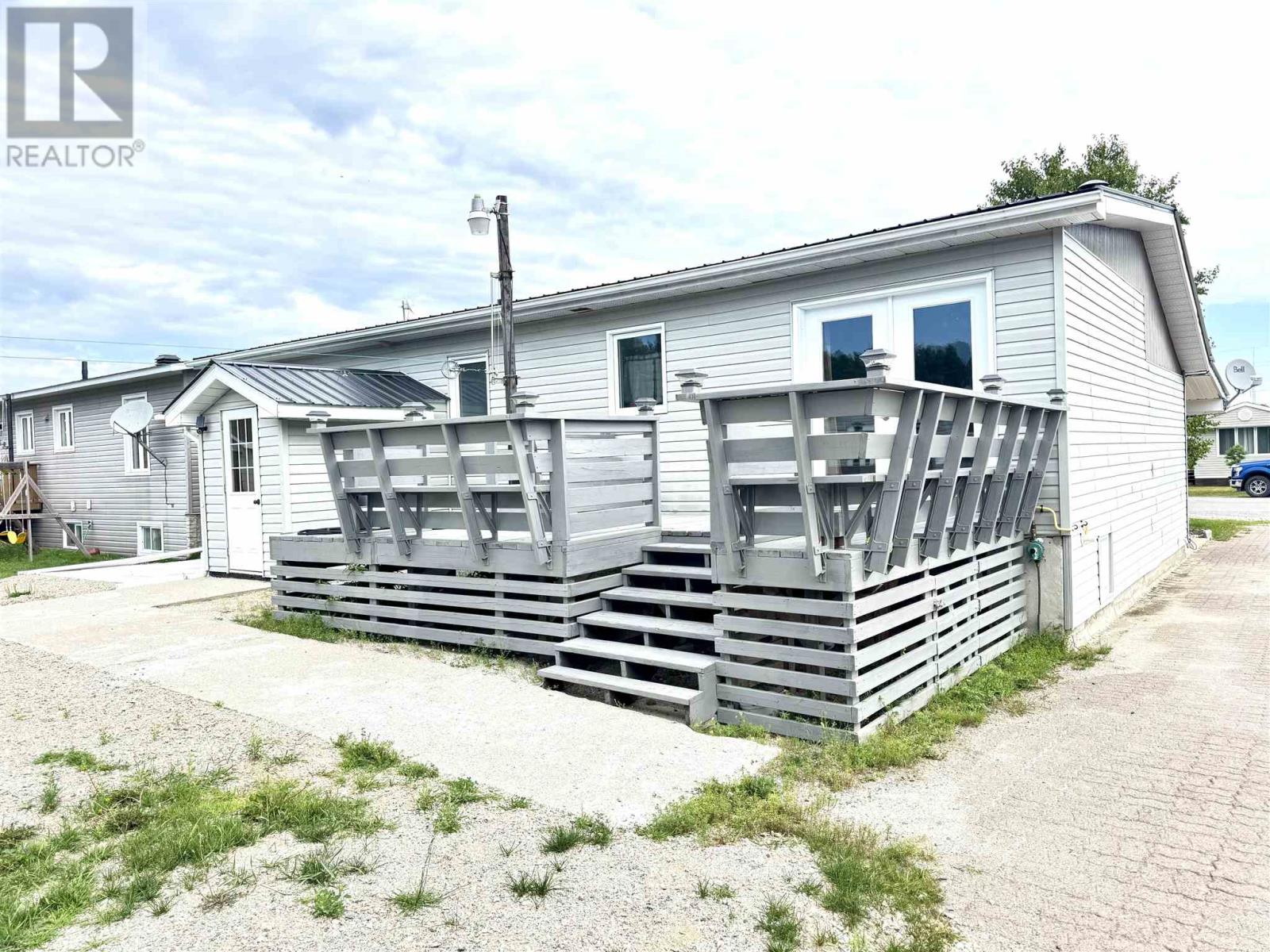 833 Des Rosiers RUE, Dubreuilville, Ontario, P0S1B0 — Photo 2