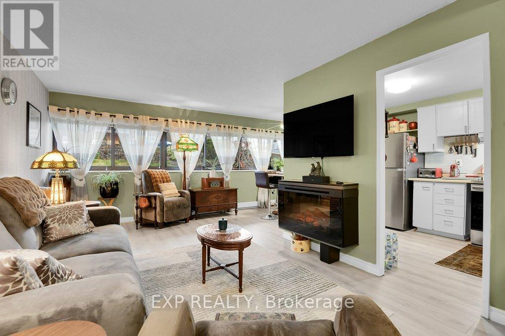 #304 109 KING STREET E - 12