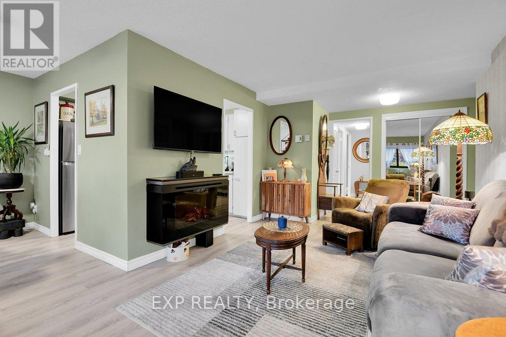 #304 109 KING STREET E - 15
