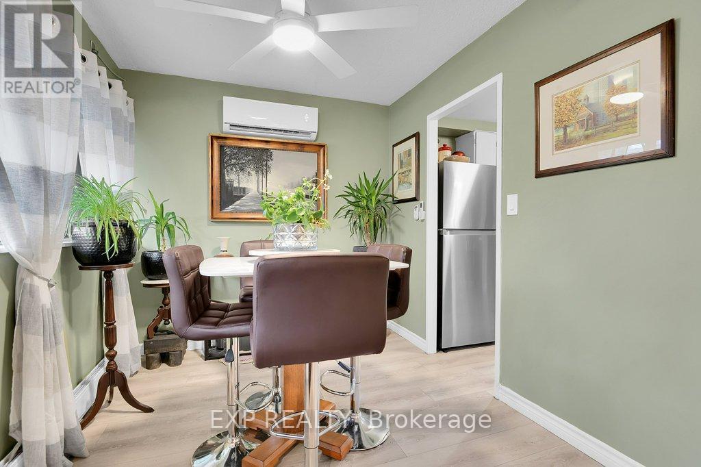 #304 109 KING STREET E - 17