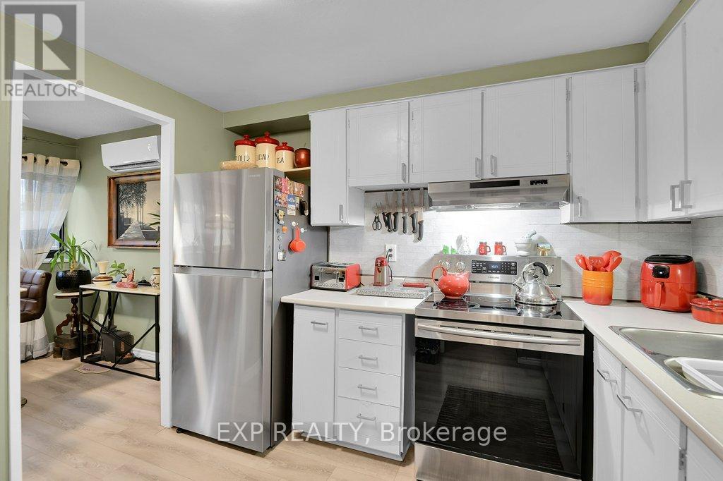 #304 109 KING STREET E - 21